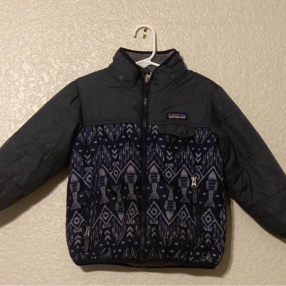 Patagonia Tribbles Reversible Kids' Black and Blue Patterned Puffer Jacket - Picture 2 of 9